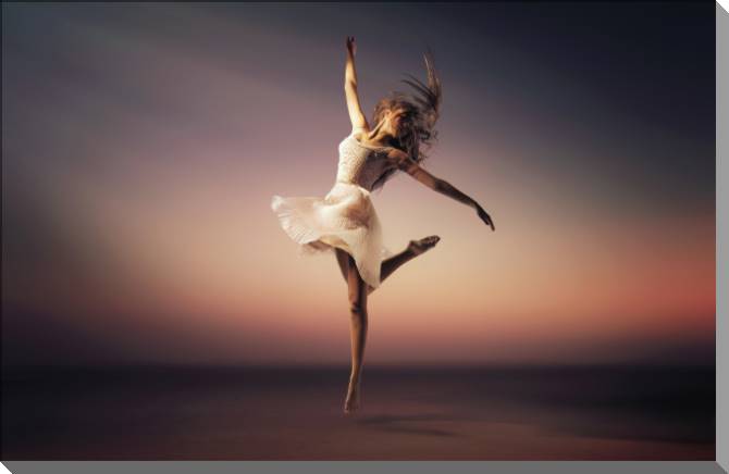Купить и печать на заказ Картины на пластике, пеноркартоне Танцующая девушка
