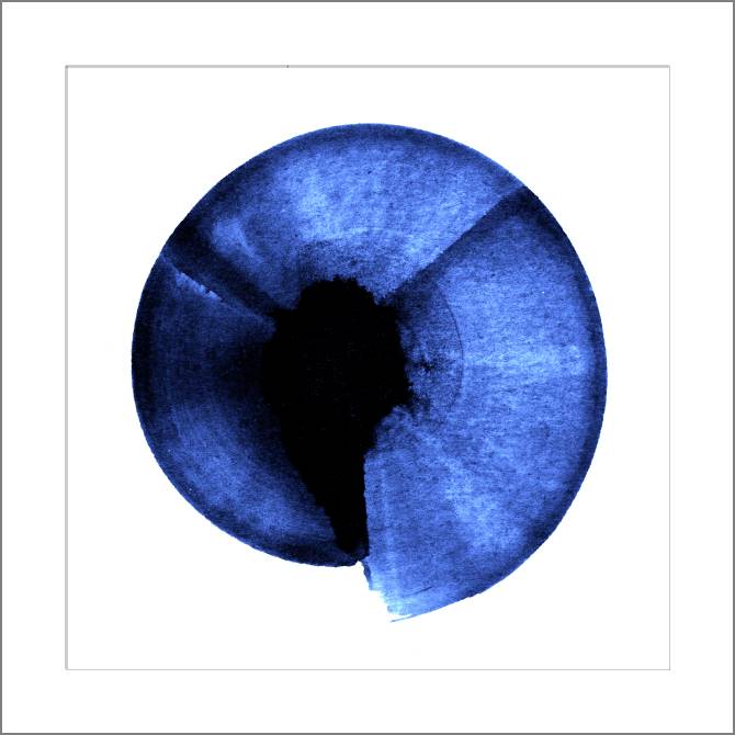 Купить и печать на заказ Картины, фото с паспарту Синий диск на белом