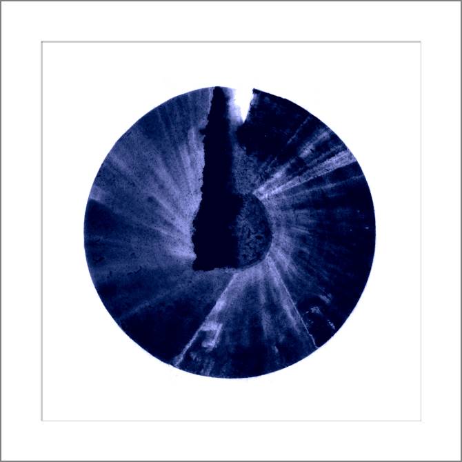 Купить и печать на заказ Картины, фото с паспарту Темно-синий диск