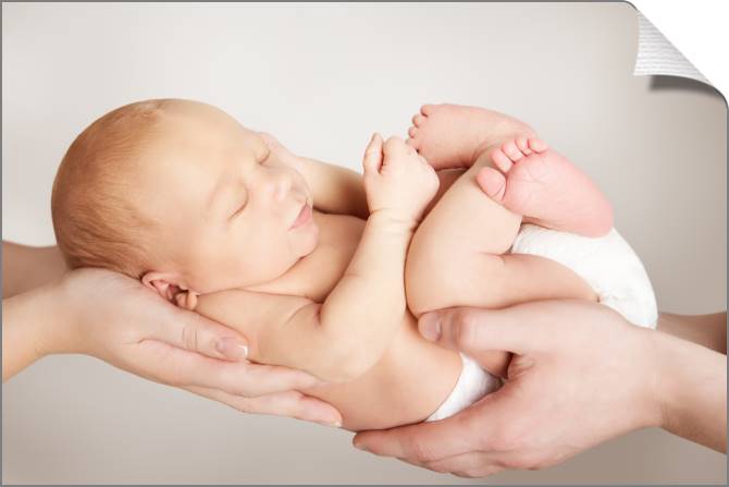 Купить и печать на заказ Картины на холсте Ребенок на руках