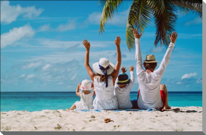 Купить и печать на заказ Картины на пластике, пеноркартоне Семья на пляже