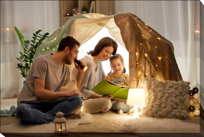 Купить и печать на заказ Картины на холсте Семья в детской палатке