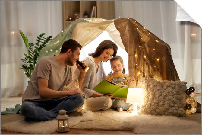 Купить и печать на заказ Картины на холсте Семья в детской палатке