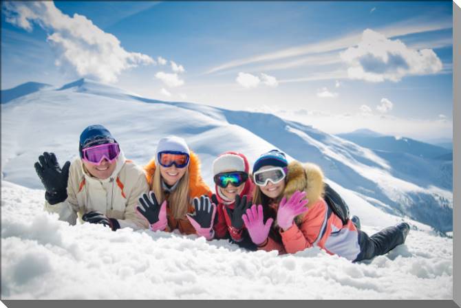 Купить и печать на заказ Картины на пластике, пеноркартоне Семья на горнолыжном курорте