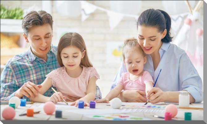 Купить и печать на заказ Картины на пластике, пеноркартоне Семья за рисованием