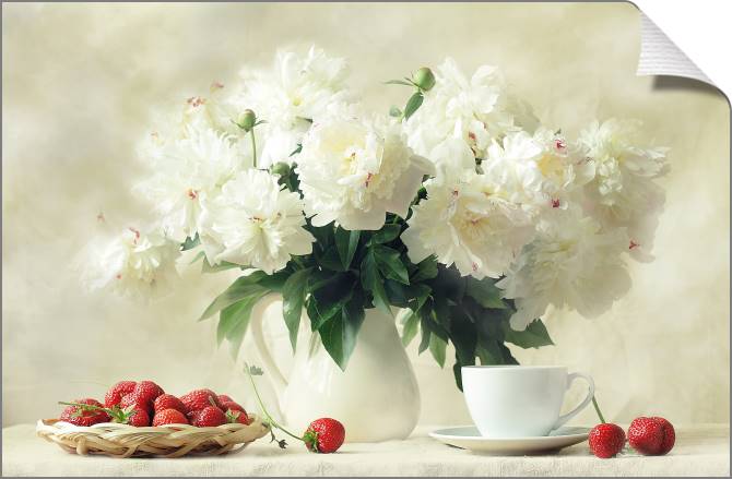 Купить и печать на заказ Картины на холсте Красивые белые пионы и клубника